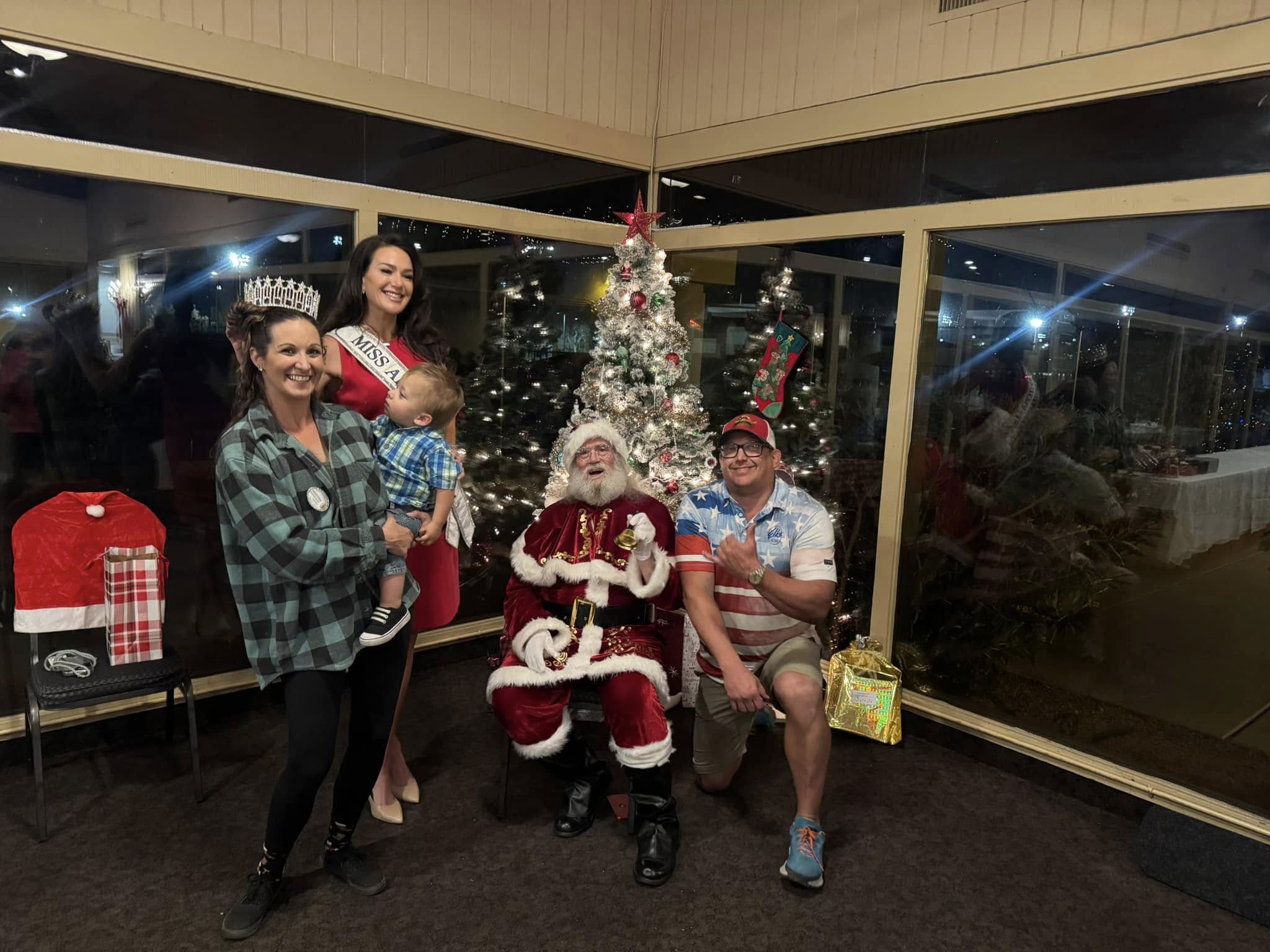 Christmas Shopping Spree Photo 4