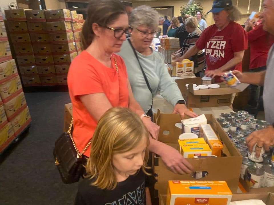 Thanksgiving Basket Donations Photo 6